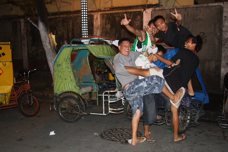 Otro%20grupo%20loco%2C%20en%20las%20calles%20de%20Manila.JPG