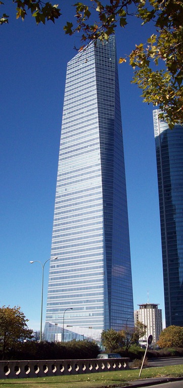 [Torre_de_Cristal 3[11].jpg]