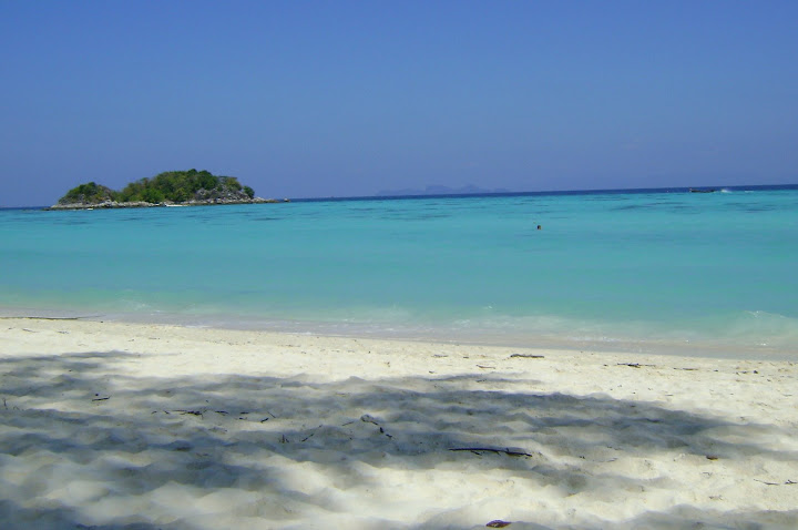 I said I wouldnt swim to any more islands, but this islet off Ko Lipe was named Ko PollyIfYouDontSwimHereYouAreATotalWuss! Not a word of a lie...
