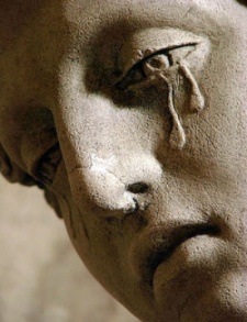 [redemptive suffering statue with tears[6].jpg]