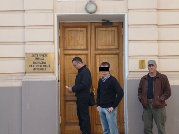 [Russians protest at SA embassy moscow against suppression of white people in South Africa April 14 2010[5].jpg]