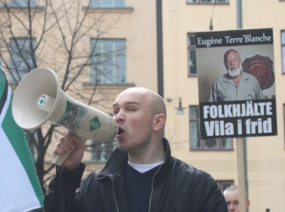 [StopBoerGenocideProtestorsSAEmbassyTerreBlanchePlacardApril172010_SAEmbassy[3].jpg]