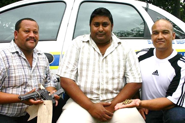 [DuncanVillageReturnedPoliceGunsJuly2009_SAPSJournal[7].jpg]