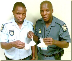SgtThelelane_ConstXhuba_HonestRavensmeadCopsDrugsCTAirportFeb2009 (3)
