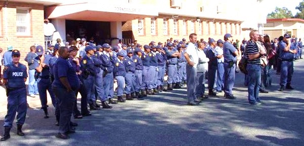 [FarmersProtestAgainstMurders_OdendaalsrustApril172009[12].jpg]