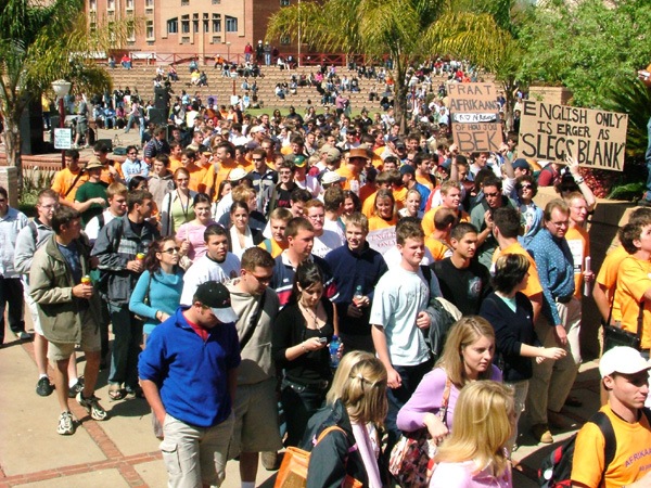 [AfrikaansYouthsProtestingAgainstDenialOfTheirLanguageRightsInEducationNov2008[5].jpg]