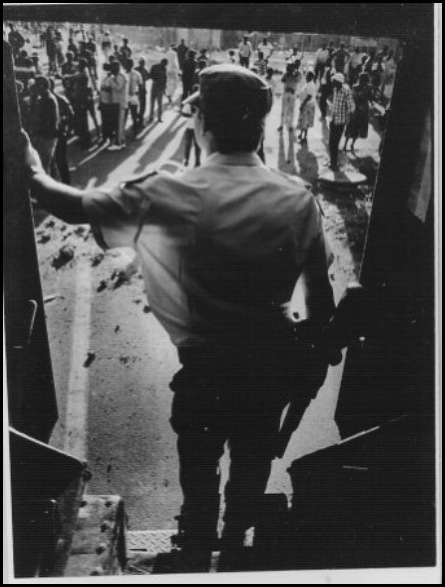 OosthuysenPierrephotographedAfrikanerCopFacingAngryCrowdCrossroadsCT1989LifeInsideTheCasspirSeries