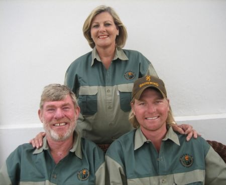 [Wormald family, Tex is in front right next to dad Roy, behind is mom Jenny[6].jpg]