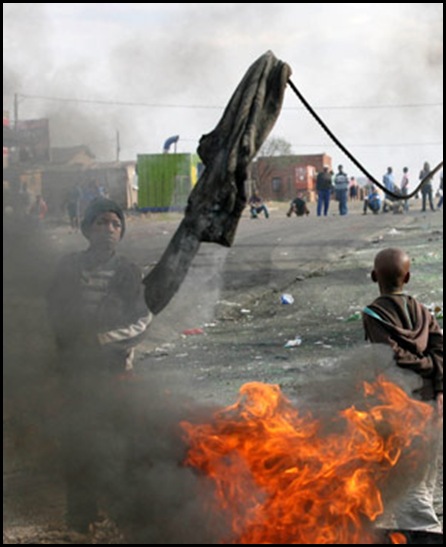 Standerton protestors against corrupt ANC management oct12009 SAPA pix