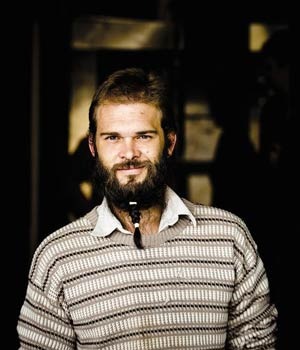 [Kotze Gunther arrested for damaging BoerObelisk_which_he_then_repaired_NOV302010[5].jpg]