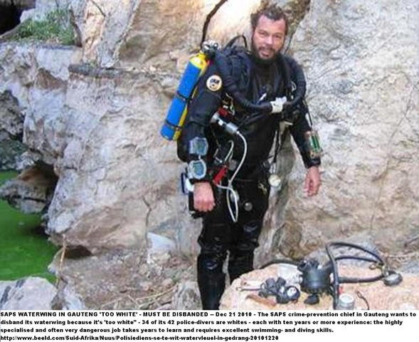 [SAPS police diver recovering an Australian diver in Boesmansgat cave the world's deepest freshwater cave  Jan102004[5].jpg]