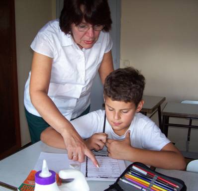 niño haciendo tarea 3