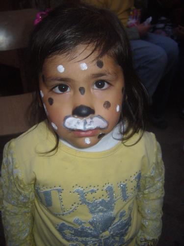 [niño con la cara pintada.jpg]