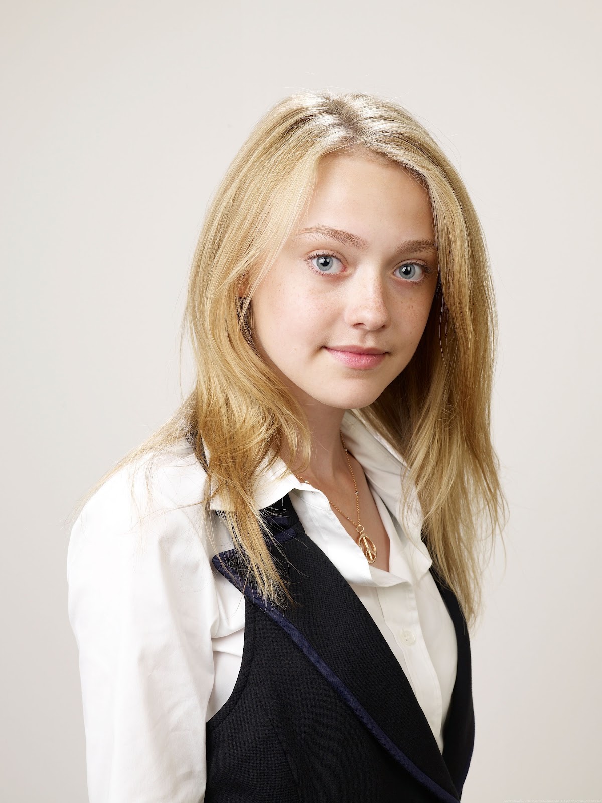 [42823_DakotaFanning_TIFF20008_03_122_569lo[10].jpg]