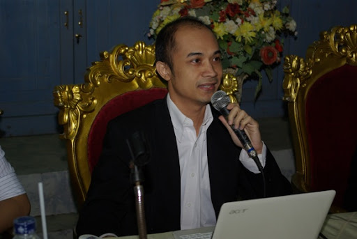 Budi Utomo as Moderator