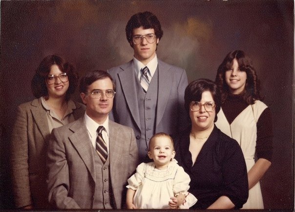 [family 1980[7].jpg]
