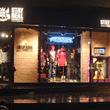 Mr.J&Quteの後は、なおさんの好きな五月天の阿信がデザインを担当しているSHOP「STAYREAL」へ。
私、Mr.J&Quteを出たあたりからお腹の調子がものすご〜く悪くなっちゃって、ここに辿り着くまでの間もこの後もキレイなトイレを探すので頭がいっぱいだったよ。。