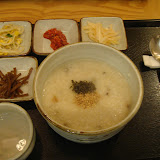 ホテル近くの「味加本」であわび粥の朝ご飯