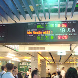 2日は朝7時40分に現地旅行会社のスタッフの方から往復の新幹線チケットを受け取り、他の女性3名のグループと一緒に台湾新幹線にて小綜の故郷、台中へ。