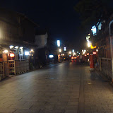 夜の花見小路。ご飯を食べに行ったよ。