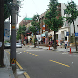 とりあえず途中まで路を下って、可愛いアクセサリーのお店に入って瞬決めでネックレス3本を購入して、来た路を逆戻り。。