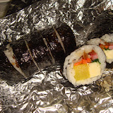 私がキンパを食べたがったので、タッカルビのお店を出てしばらく行ったところにあったキンパ天国に連れて行ってもらって、翌朝ご飯用に購入。
韓国2度目にしてやっとキンパ食べました。おいしかった!