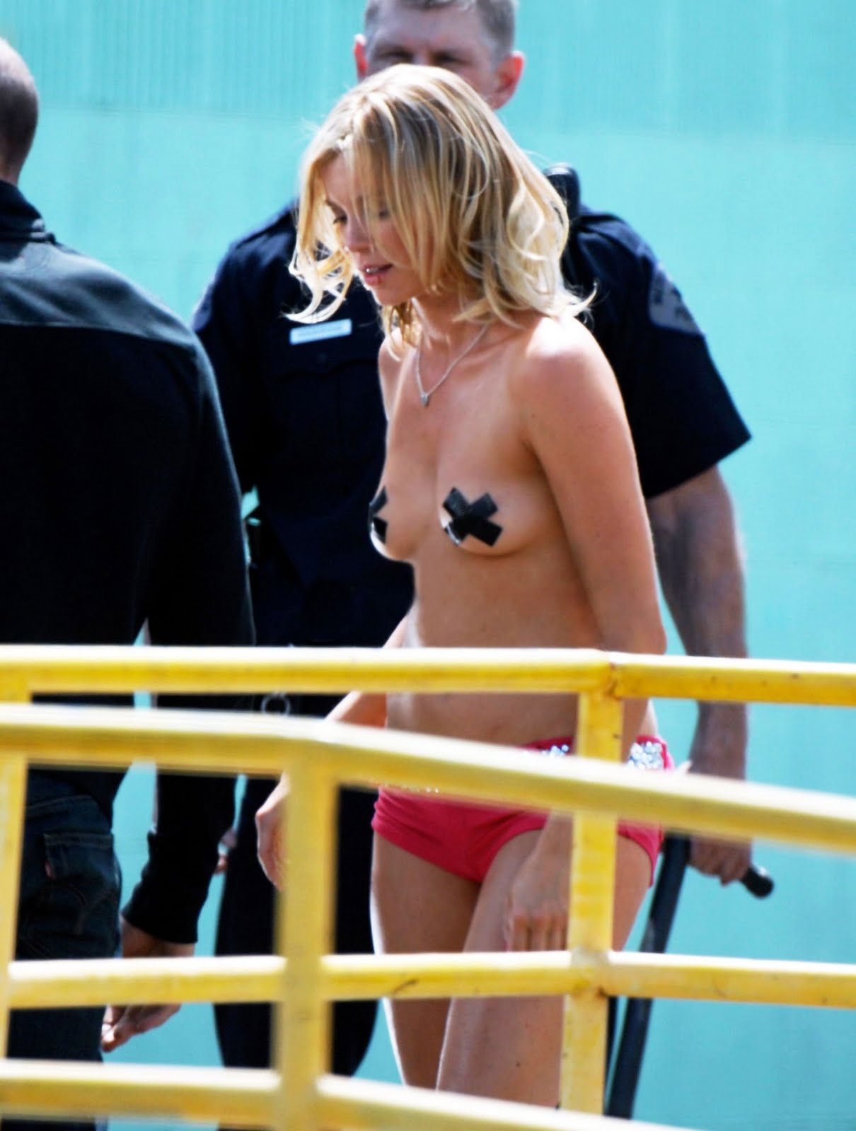 [amy_smart_crank8[2].jpg]