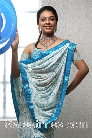 [Radhika_Designer_Saree_Drape[3].jpg]
