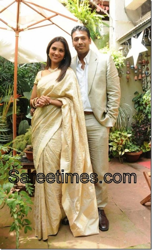 Lara-Dutta-Cream-Designer-Saree