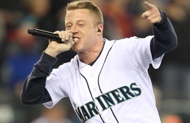 [macklemore-at-mariners-home-opener-04-08-11[4].jpg]