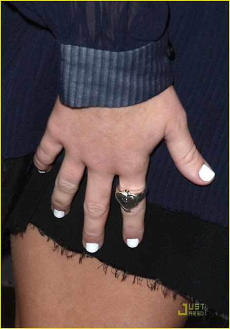 miley-cyrus-bn-book-signing-11.jpg