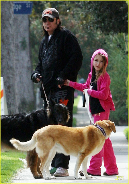 miley-cyrus-justin-gaston-market-city-04.jpg