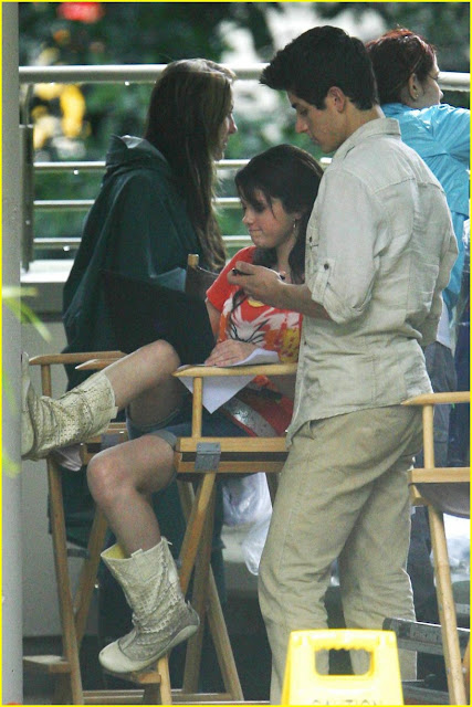 selena-gomez-david-henrie-wizards-set-05.jpg