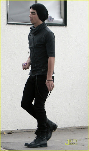 jonas-brothers-apple-pan-04.jpg
