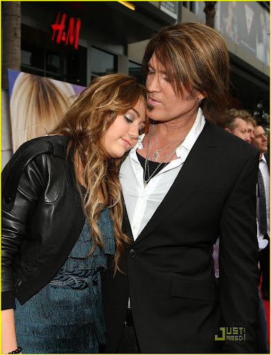 miley-cyrus-hm-premiere-11.jpg