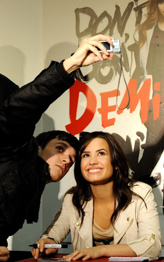 demi-lovato-more-4209-6.jpg