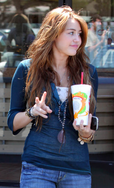 miley-cyrus-berry-4129-9.JPG