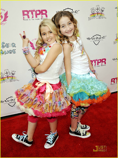 noah-cyrus-emily-grace-lollipops-06.jpg