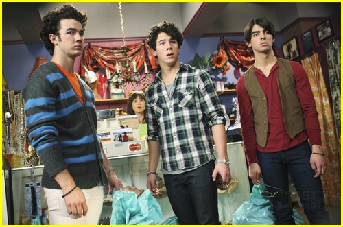 jonas-brothers-run-for-life-08.jpg