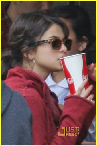 selena-gomez-capilano-cute-08.jpg