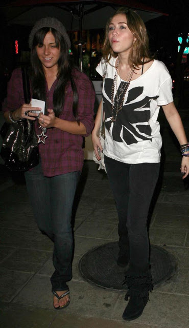 05-07-09 Burbank, CA Miley Cyrus and a friend seen out for dinner at P.F. Chang's in Burbank... Non-Exclusive Pix by Flynet ©2009 818-307-4813 Nicolas 323-974-6007 Jay 310-466-8617 Scott