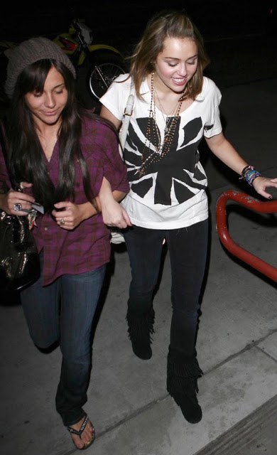 05-07-09 Burbank, CA Miley Cyrus and a friend seen out for dinner at P.F. Chang's in Burbank... Non-Exclusive Pix by Flynet ©2009 818-307-4813 Nicolas 323-974-6007 Jay 310-466-8617 Scott