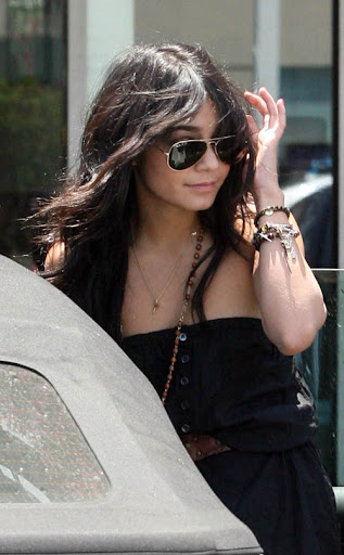vanessa-hudgens-5109-4.JPG