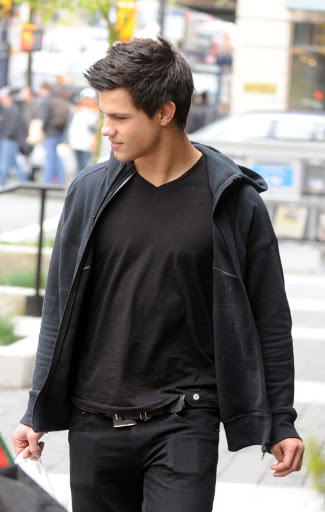Selena Gomez tries to cover up whilst out with Taylor Lautner, Vancouver. The Disney kid was seen heading out for lunch with the 'Twilight' star. <P> Pictured: Taylor Lautner <P> <B>Ref: SPL100092 120509 </B><br> Picture by: Whittle / Splash News </P><P> <B>Splash News and Pictures</B><br> Los Angeles: 310-821-2666<br> New York: 212-619-2666<br> London: 870-934-2666<br> photodesk@splashnews.com<br> </P>