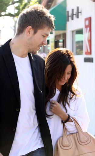 05-24-09 Malibu, CA  Exclusive: Actress Ashley Tisdale and her new boyfriend Scott Speer out having lunch together in Malibu. The two held hands and cuddled on the way to the car...  Exclusive Pix by Flynet ©2009 818-307-4813  Nicolas 323-974-6007  Jay 310-466-8617  Scott