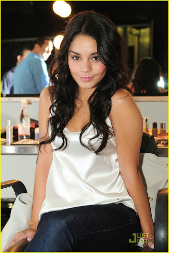 vanessa-hudgens-neutrogena-shoot-01.jpg