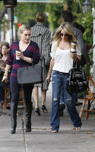 31543, LOS ANGELES, CALIFORNIA - Monday June 8th, 2009.  Hilary and Hayley Duff are seen joining each other for coffee at the Aroma Cafe. Hilary was seen putting change into her and older sister Hayley's parking meter.  Photograph: Nate Jones/PacificCoastNews.com ***FEE MUST BE AGREED PRIOR TO USAGE*** UK OFFICE: +44 131 557 7760/ 7761/ 7762 US OFFICE: + 1 310 261 9676