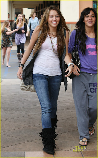 miley-cyrus-mandy-jiroux-lunch-03.jpg