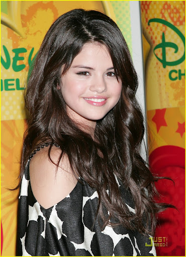 selena-gomez-princess-press-04.jpg