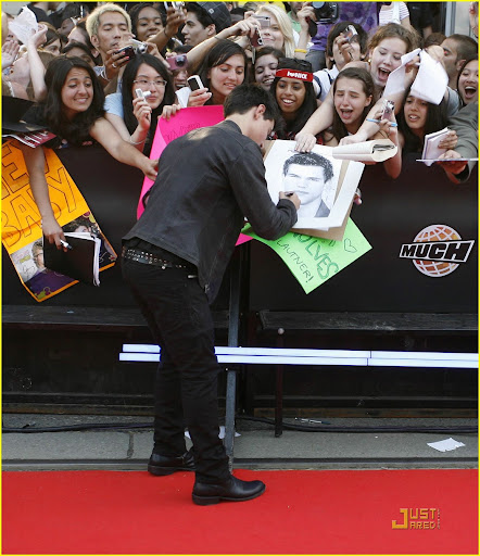 taylor-lautner-much-music-video-awards-04.jpg